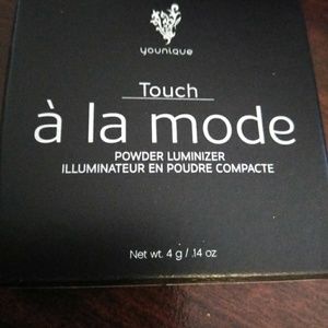 New Younique Make-up Luminizer